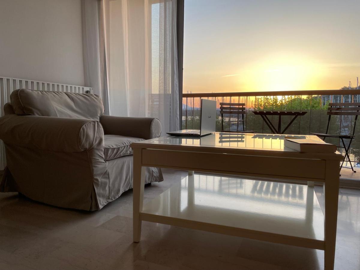 Appartement Les Pieds Dans L'Eau سانت-ماندرييه-سور-مير المظهر الخارجي الصورة