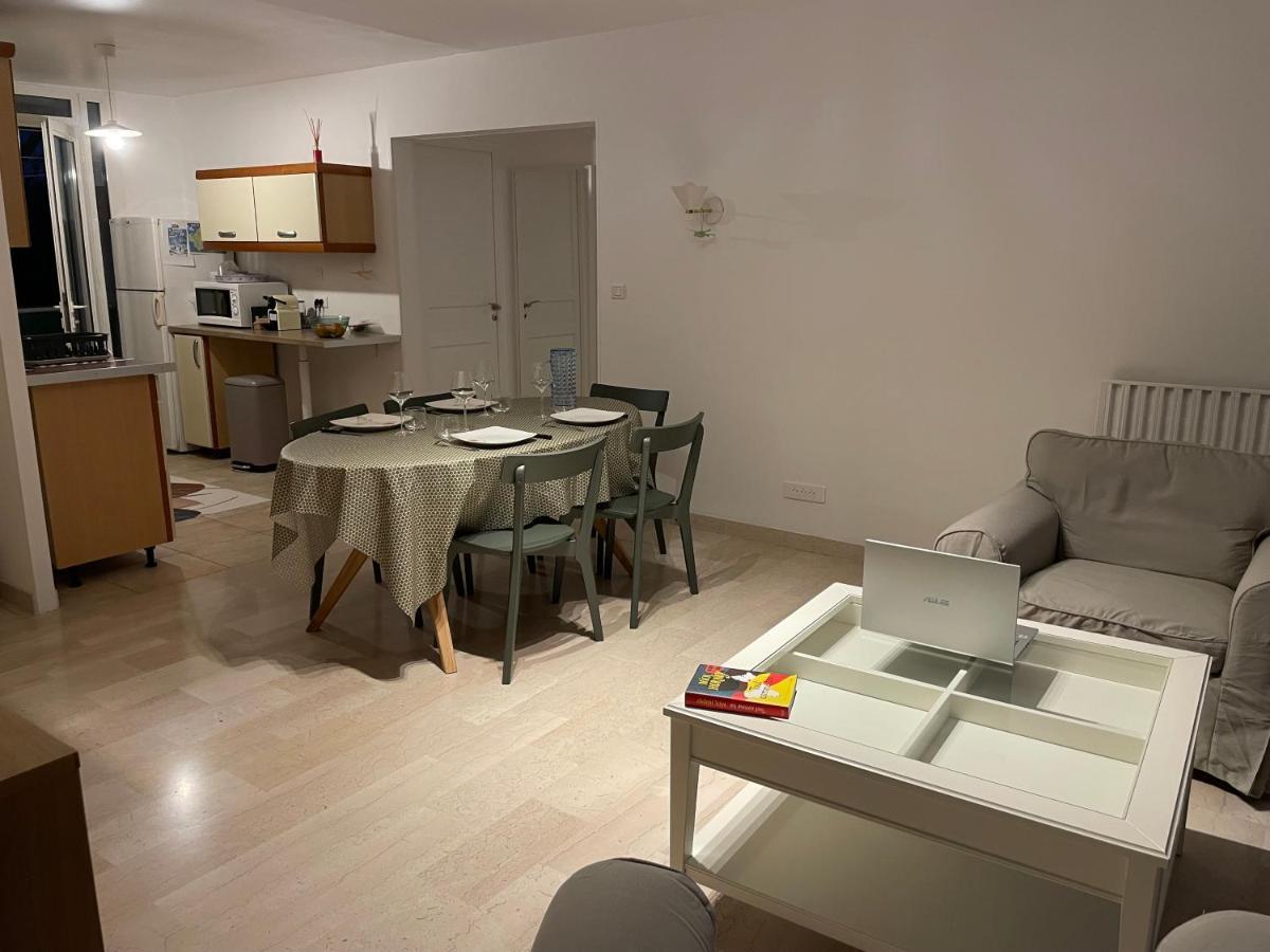 Appartement Les Pieds Dans L'Eau سانت-ماندرييه-سور-مير المظهر الخارجي الصورة